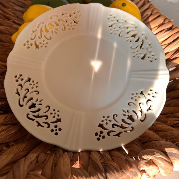 Yankee Candle Eyelet Lace Plate - Picture 2 of 3